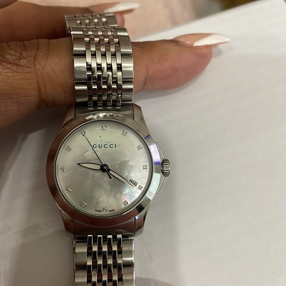 Gucci mother of pearl watch. - Picture 5 of 5